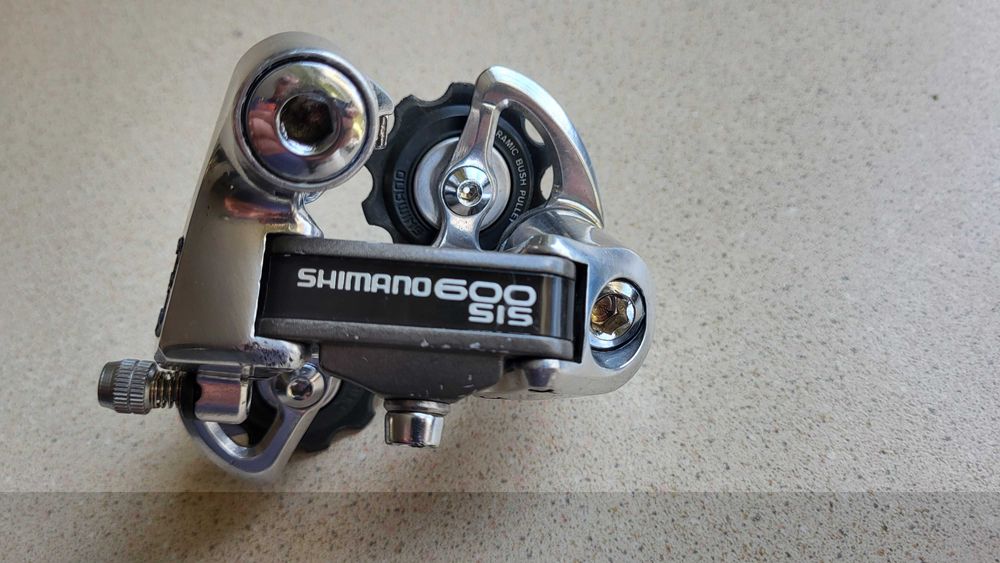 Dérailleur Arrière Vintage Shimano 600 SIS (RD-6208) En Bon état