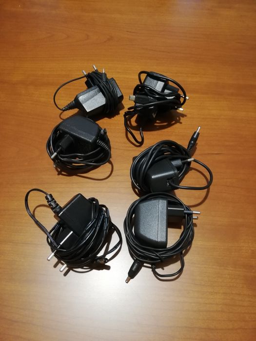 Carregadores, auriculares e suporte auto telemóvel