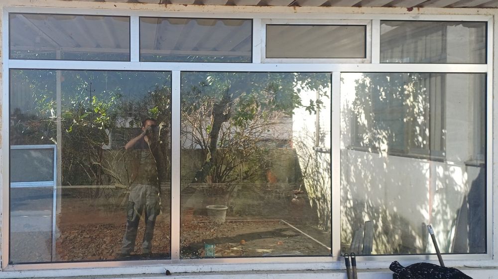 Caixilharia e janelas de alumínio