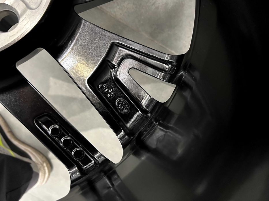 Oryginalne felgi 18 5x114.3 ET50 60.1 Toyota Camry + czujniki TPMS