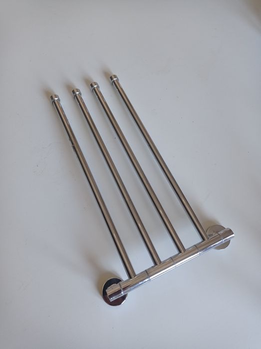 Apoio para toalhas cinza cromado