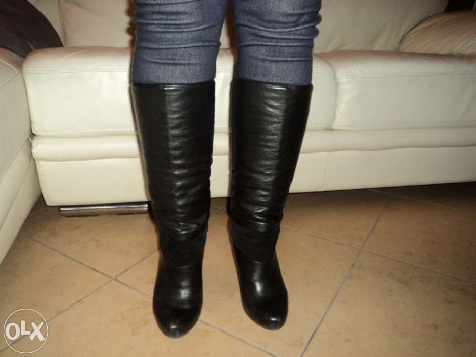 Botas de pele cano alto muito confortáveis