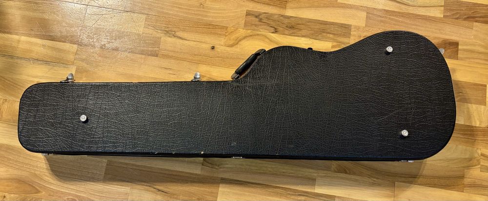 Kejs twardy case do basu bass