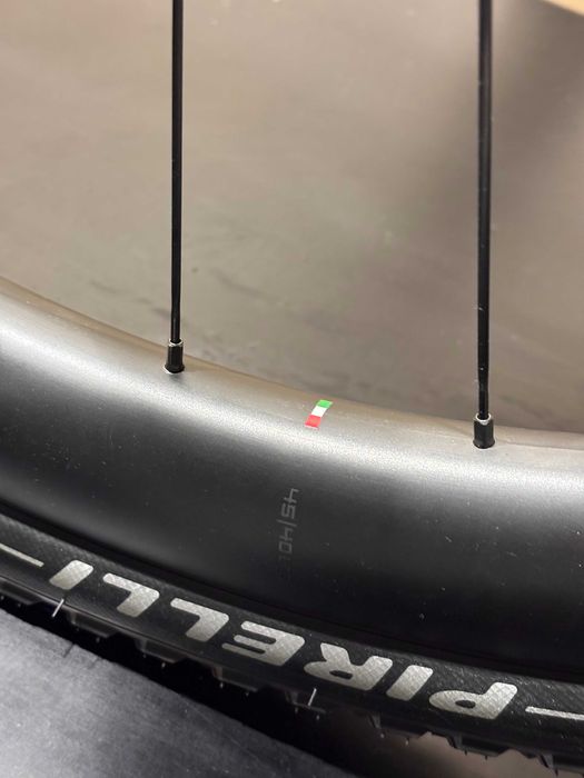 Aero Gravel 3T Racemax Italia, karbonowe koła, Sram Rival