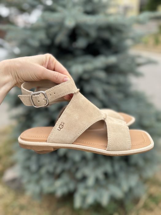 Босоніжки UGG 37-38 оригінал нові