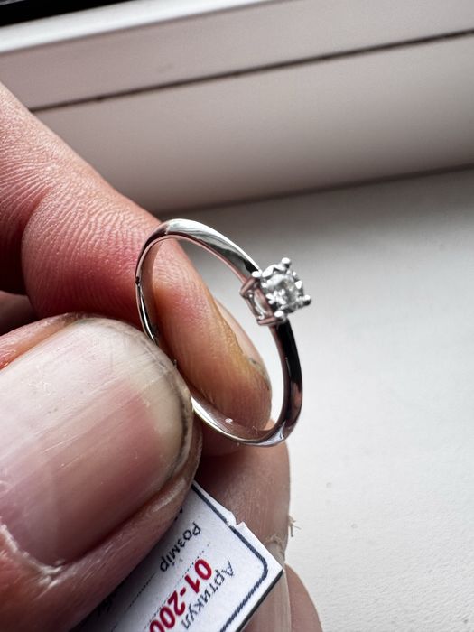 Нежное золотое кольцо с натуральным бриллиантом с белого золота 585