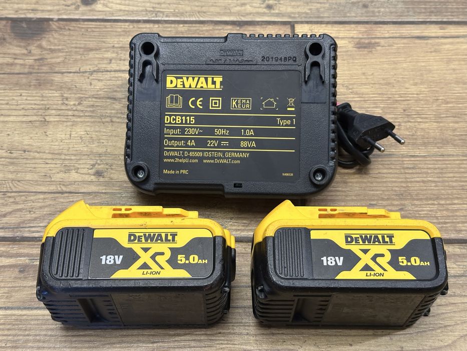 Zestaw DeWalt | baterie 18V 2x 5AH + ładowarka DCB115