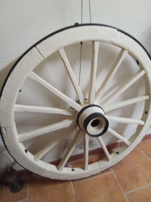 Varias rodas Carroça bom estado