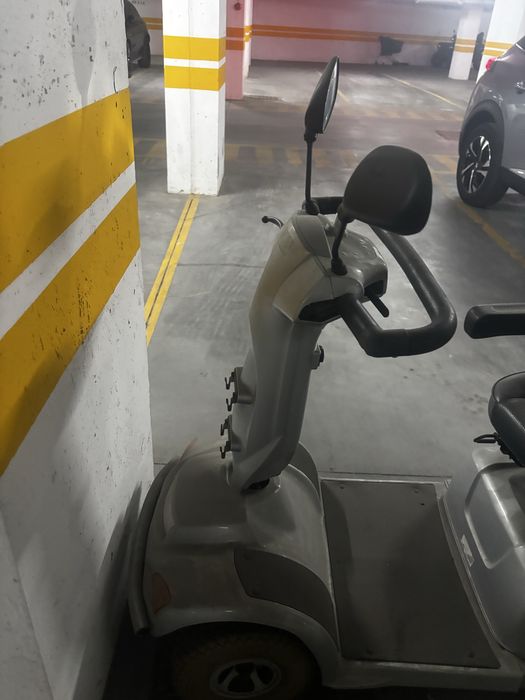 Scooter mobilidade reduzida precisa bateria nova