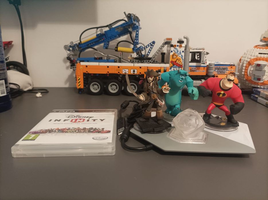 Jogo Infinity 2.0 PS3 com figuras