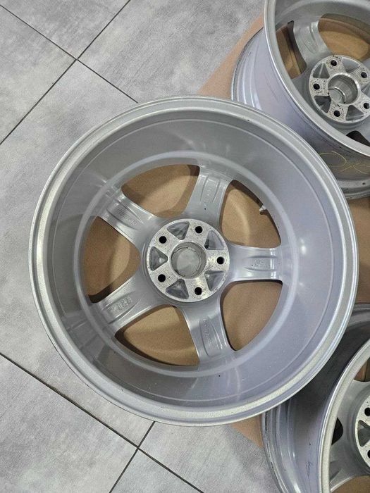 Диски Alutec 5/130 R18 8J ET52 dia71.6mm