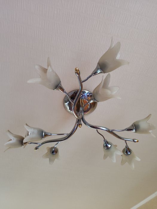 Люстра на девять плафонов