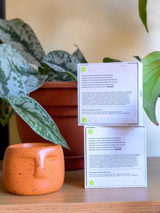 Vendo Airpods 4 Apple NOVOS com cancelamento ativo de ruído (ANC)