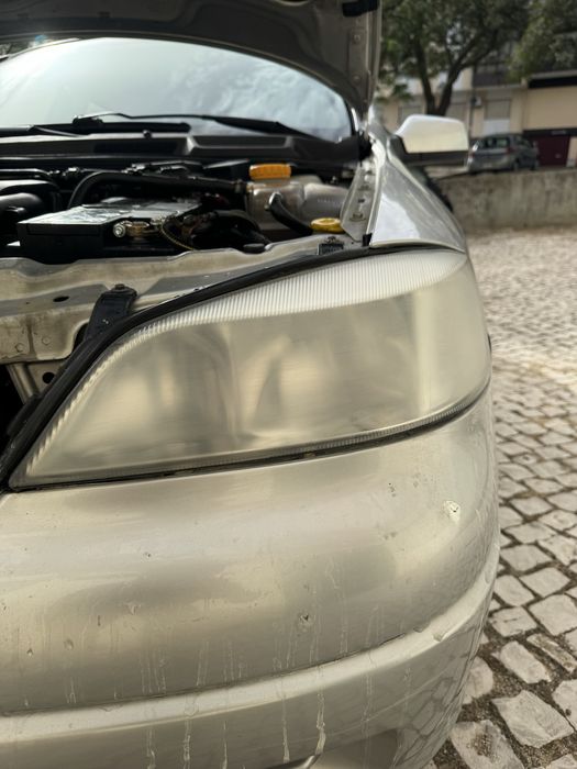 Restauro e Polimento de Faróis – Devolva a Transparência Original