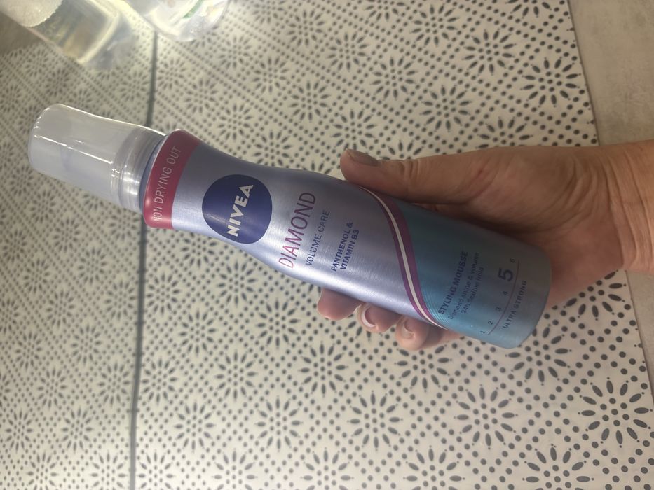 Мус пінка для фіксації волосся, стайлінг Nivea Diamond
