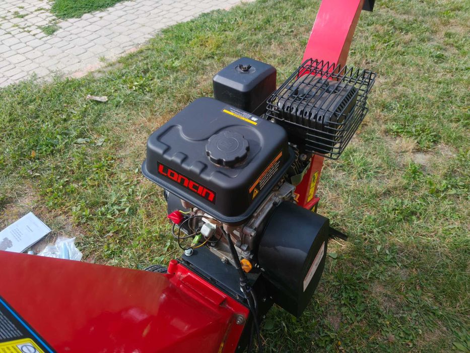 Rozdrabniacz do gałęzi rębak spalinowy CEDRUS RB02 LONCIN 196CM3 10CM 6,5KM