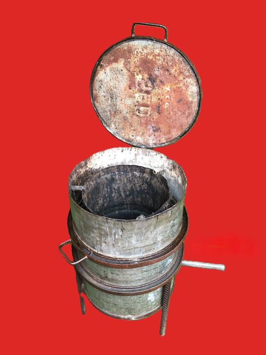 Caldeira de cozer a cera de abelha , (mel)