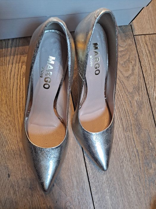 Złote skórzane szpilki 38