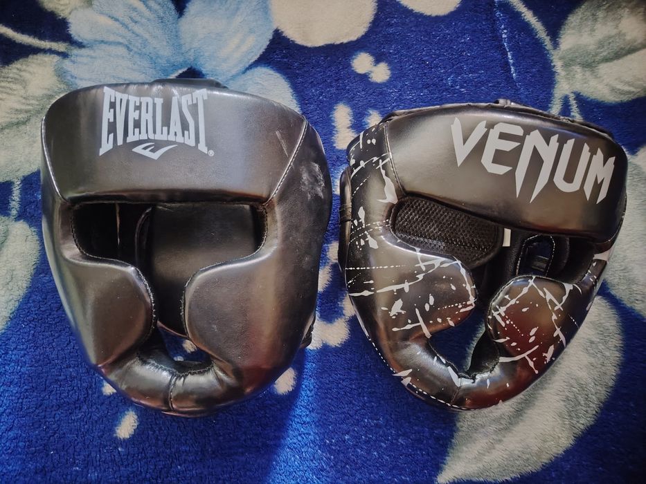 Продам  два шоломи оба (s) той що зліва трохи меньший