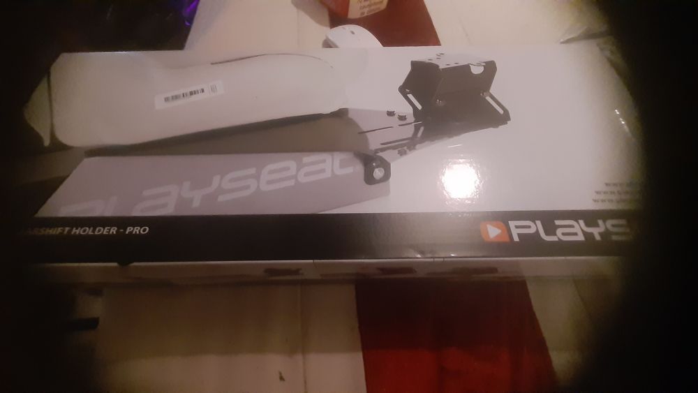 Vendo playseat com todos os extras.