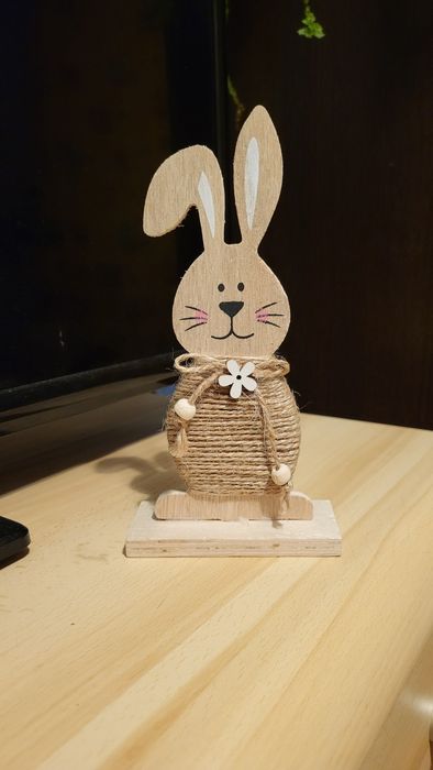 Dekoracja świąteczna. Zajączek drewniany.