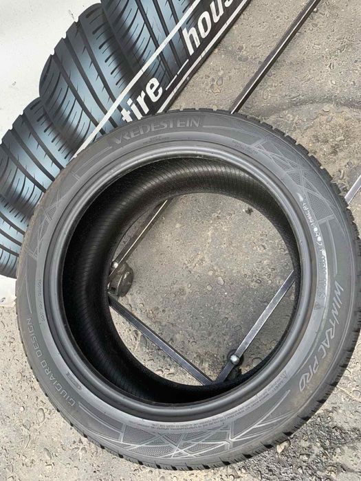 Шини 305/40 R20 пара Vredestein , зима , 6,5мм