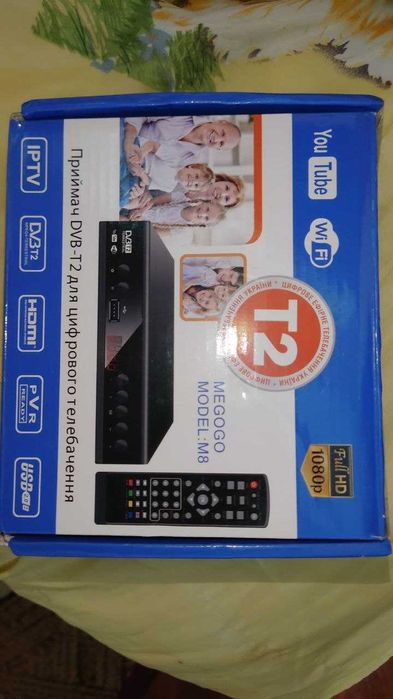 Цифровий ТВ-тюнер DVB-T2 MEGOGO M8 (стан нового, повний комплект)