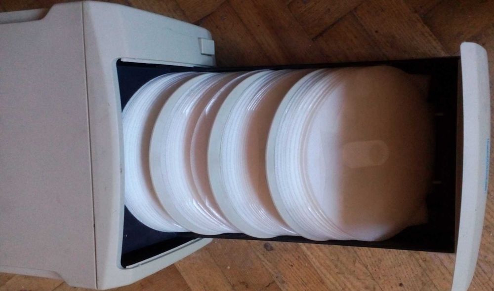 музыка сериалы кино dvd двд и другое 400 дисков подставки для cd