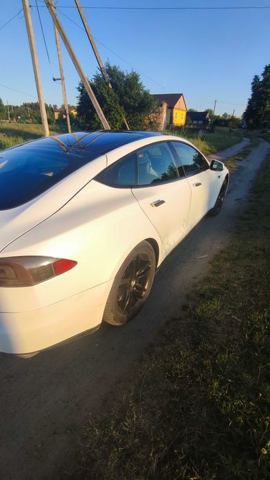Tesla Model S 85D 2014