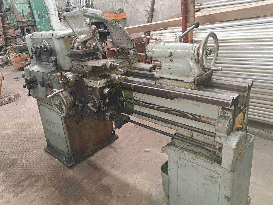Верстат токарно-гвинторізний 1М61