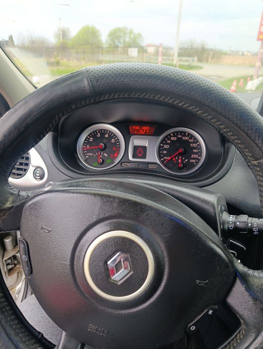 Продам renault clio гарний стан обслужена