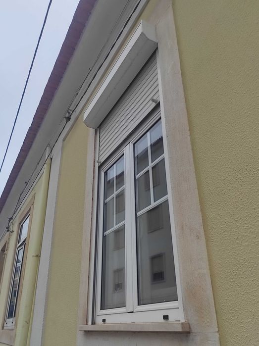 Caixilho de Alumínio com opção de estore – 1,20 x 1,70 m