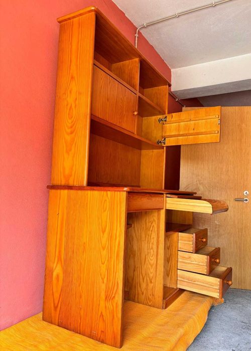 Secretária + Estante + 3 Prateleiras - M. Maciça - Negociável