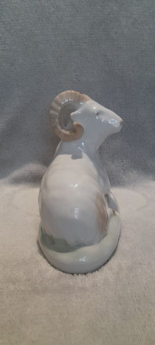 Фарфоровая статуэтка Баран. Городница