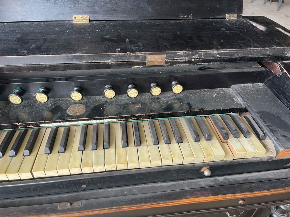 Piano de madeira
