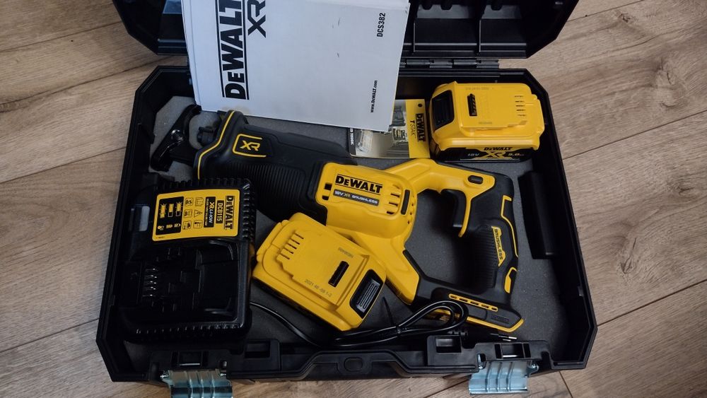 Piła szablasta DeWALT 18V (DCS382NT)