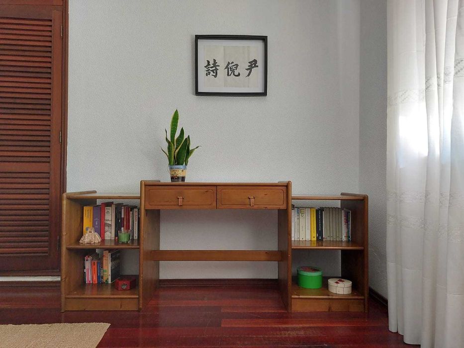 Conjunto de quarto - Cama, mesa de cabeceira, secretária e cadeira