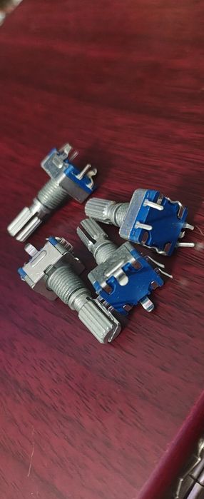 impulsator Enkodery
enkoder z przyciskiem
na wyjści