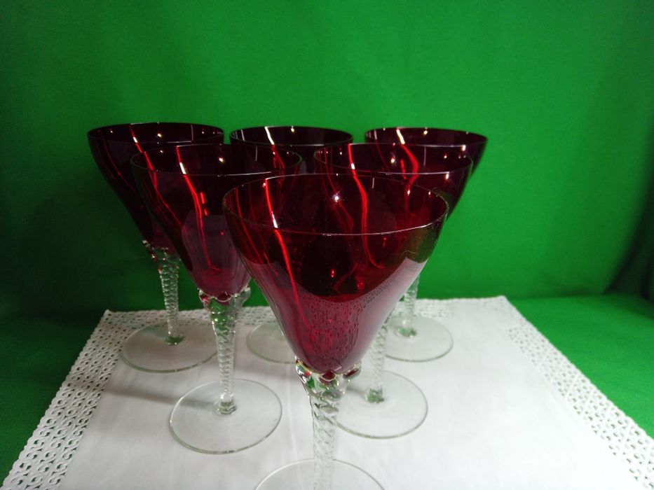 Набор бокалов из рубинового стекла