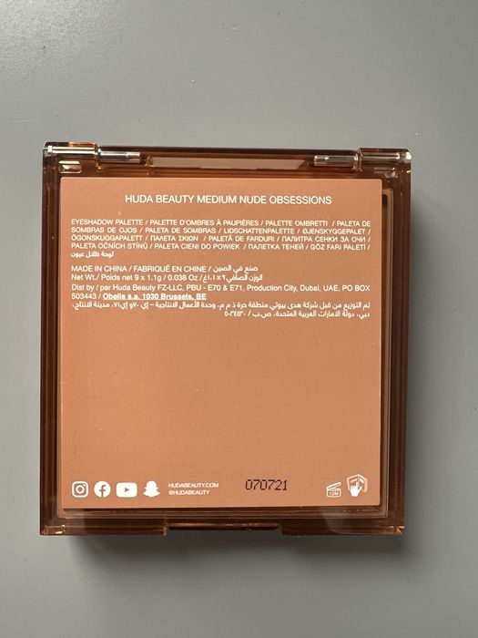 Paletka do makijażu Huda Beauty NUDE Medium