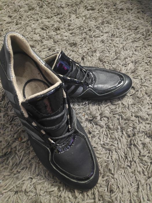 Женские кожаные кроссовки