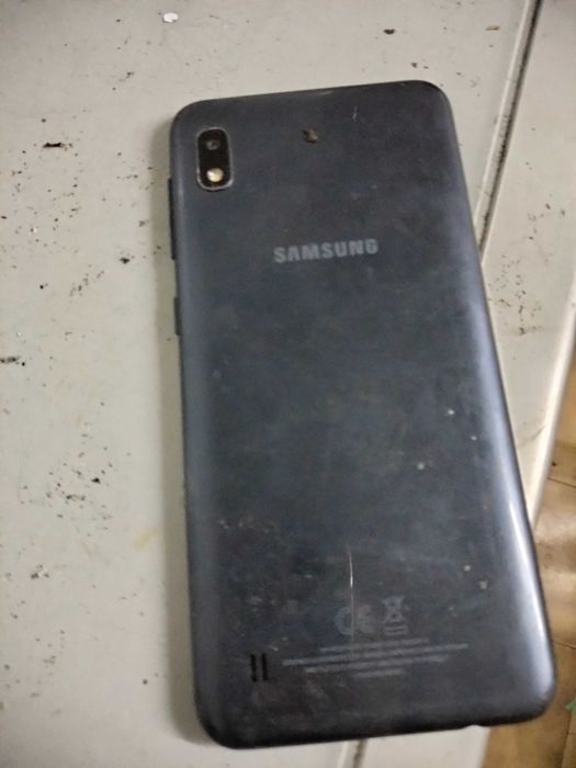 2 ou 5 telemóveis para peças ou reparação e um vidro