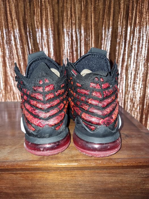 Tenis nike LeBron 17 infrared