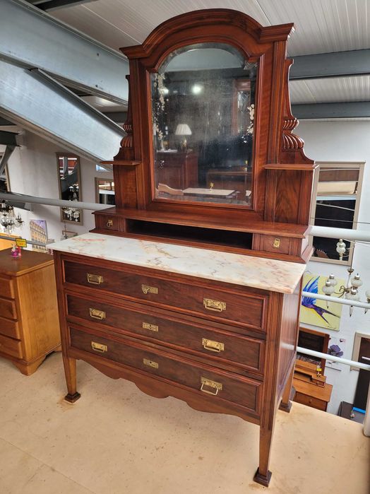 Cómoda antiga em madeira com tampo em pedra mais espelh