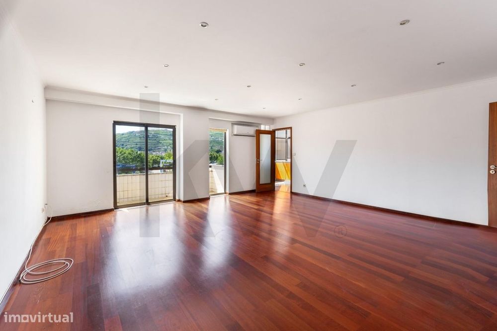 Apartamento T3 com Vista Rio no Peso da Régua