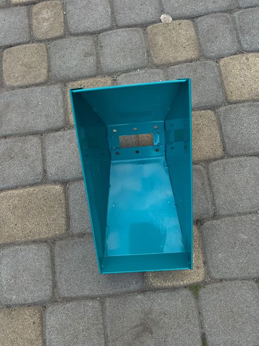 Корморізка повна комплектація але не має у комплекті мотору