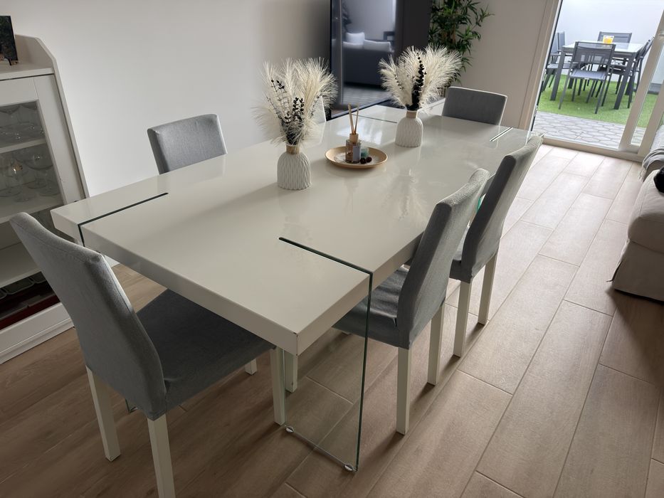 Mesa de refeição 190x95cm com 6 cadeiras