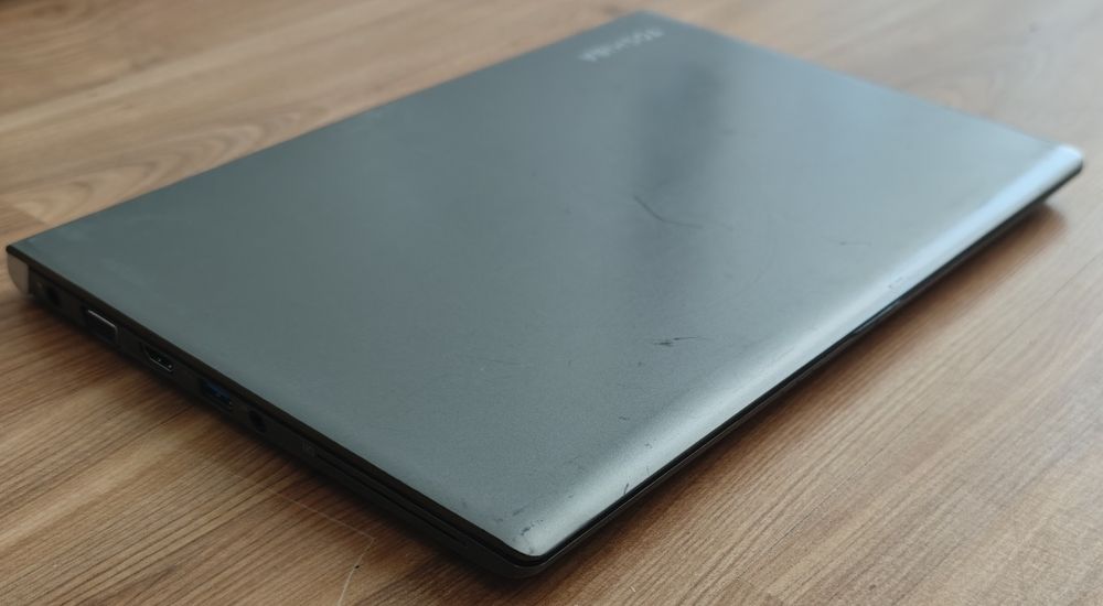 Lekki ultrabook Toshiba 13" z dotykowym ekranem, Intel Core i5, 12 GB RAM DDR4, SSD NVMe PCIe 512GB, Windows11