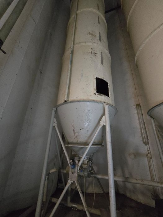 Silos po mące wysokość 9 m, 27m³