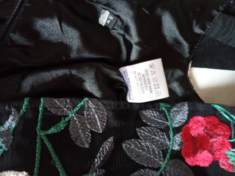 Suknia maxi czarna z haftem r.36"Chi Chi London"